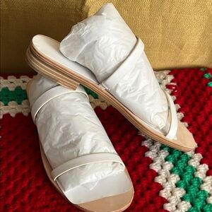 White and Tan Quilted Sandals for Comfort.NWOT But w/ original box.